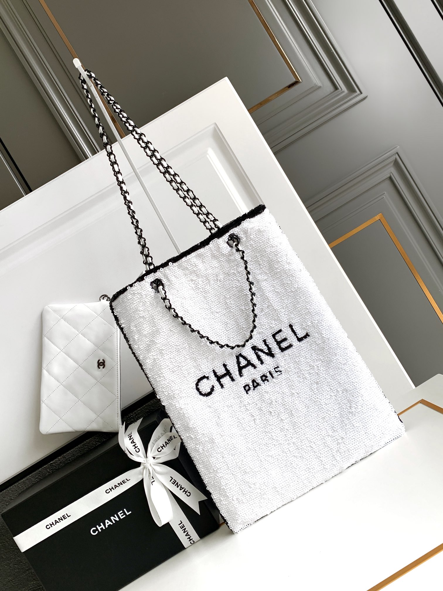 Bagsaaa Ch**el Shopping Bag AS4856 White Sequins & Black Metal - 39 × 30 × 2 cm