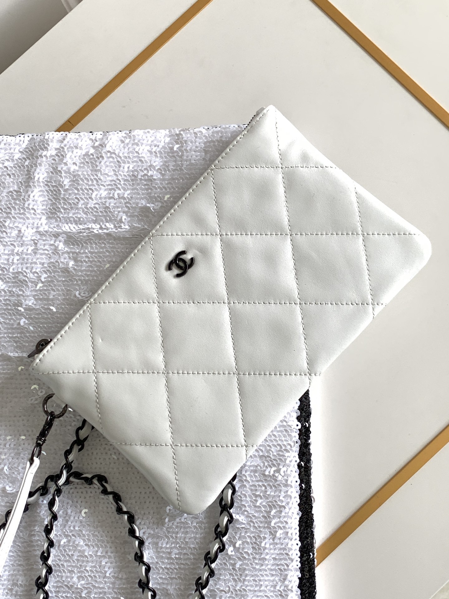 Bagsaaa Ch**el Shopping Bag AS4856 White Sequins & Black Metal - 39 × 30 × 2 cm
