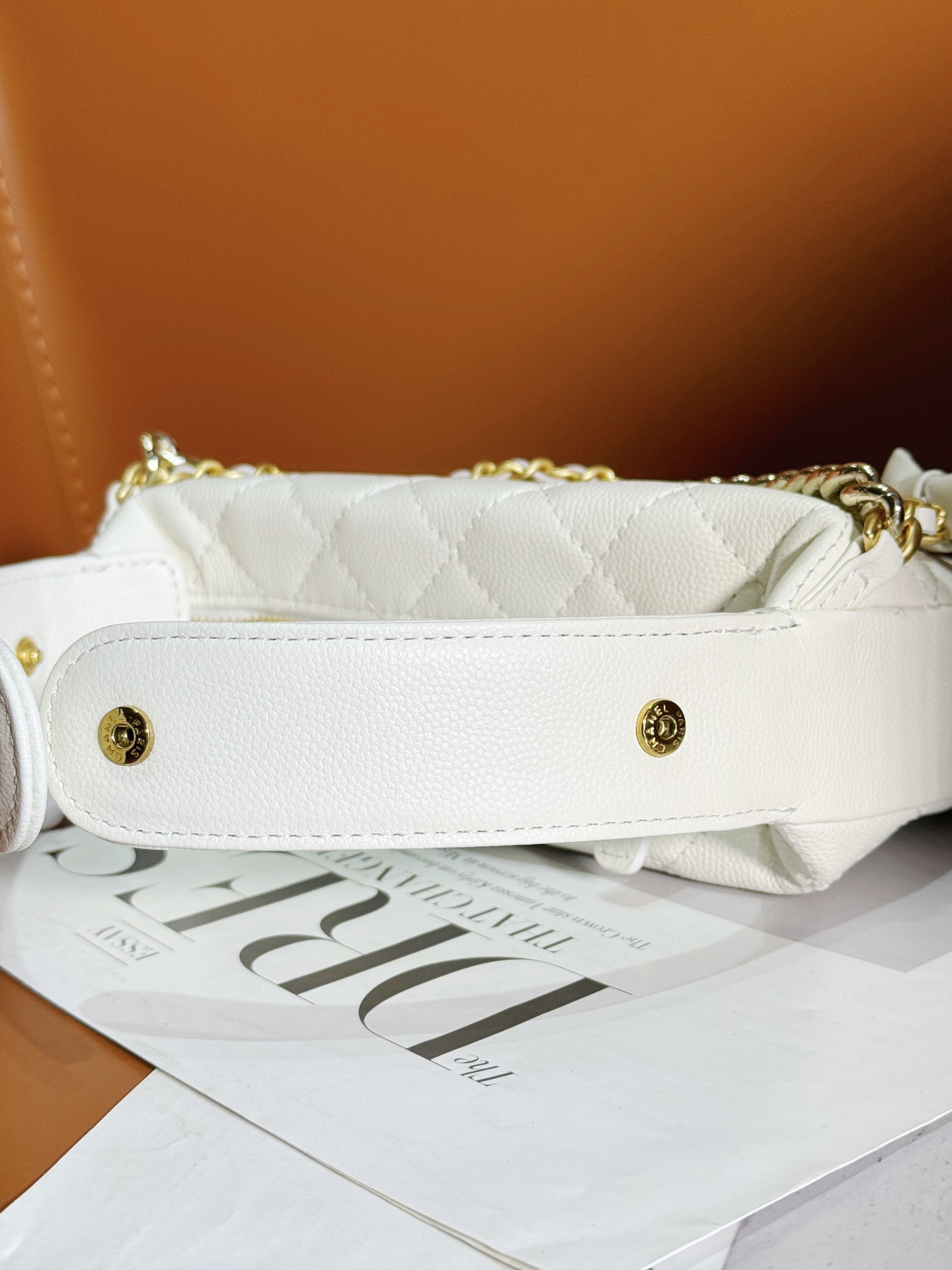 Bagsaaa Ch**el Pouch Grained Calfskin White AP3943 - 17 × 18 × 7 cm