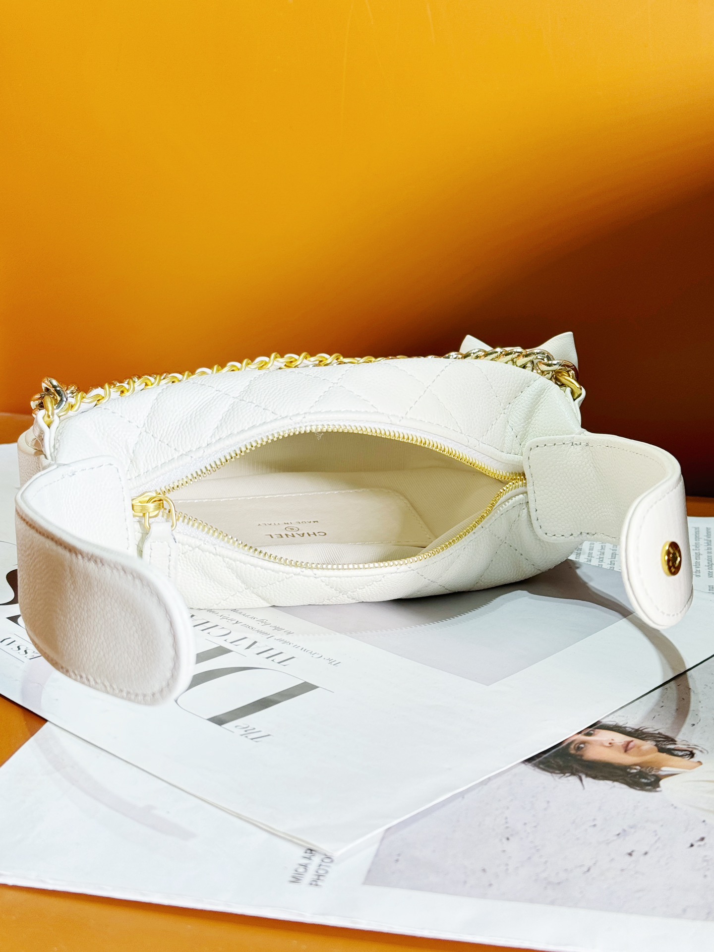 Bagsaaa Ch**el Pouch Grained Calfskin White AP3943 - 17 × 18 × 7 cm