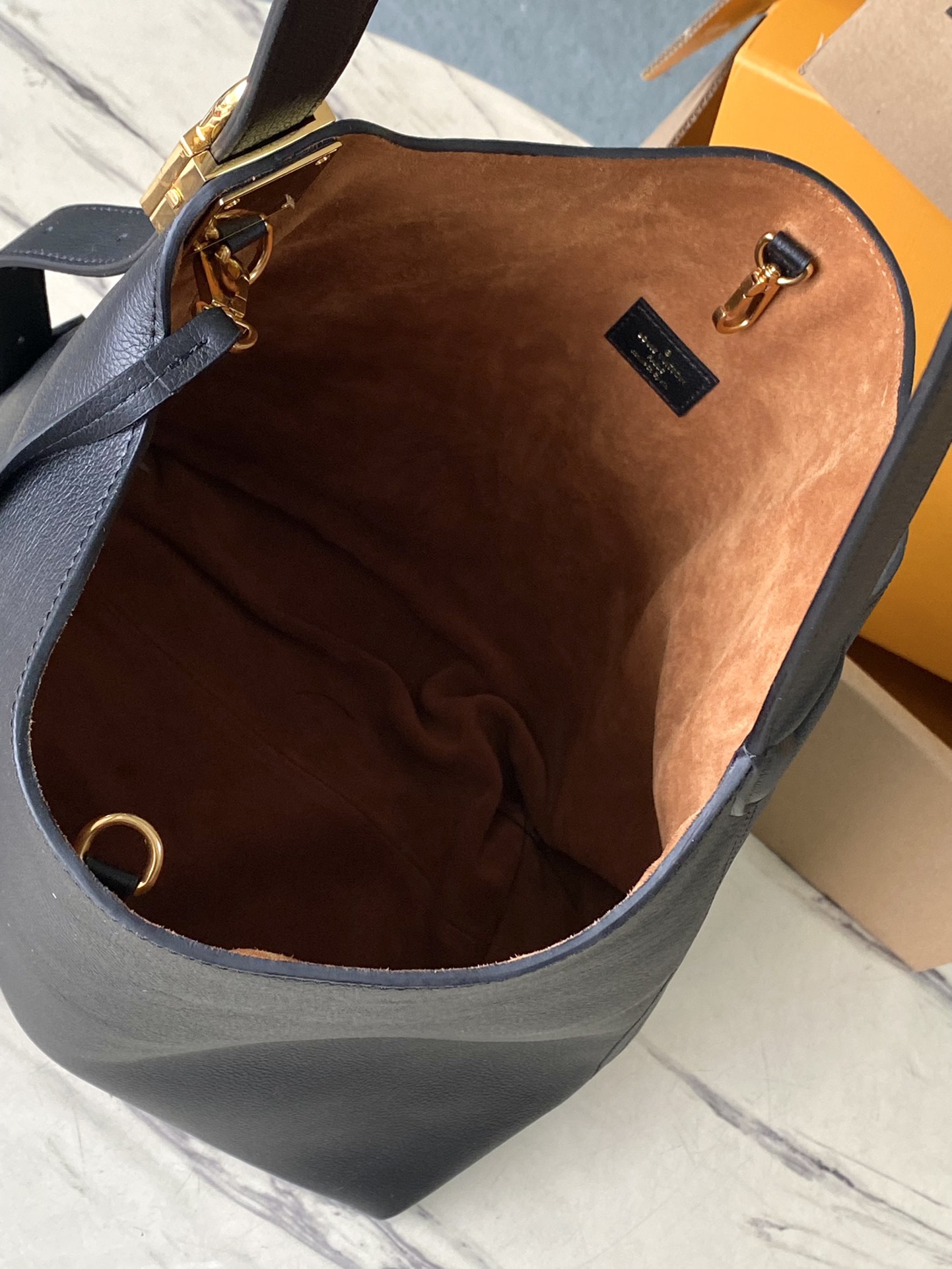 Bagsaaa L0vis Vvtt0n M24856 Low Key Hobo MM Bag Black - 31 x 35 x 18 cm
