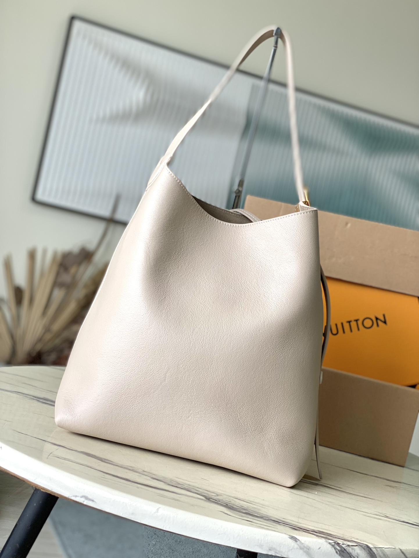 Bagsaaa L0vis Vvtt0n M25022 Low Key Hobo MM Bag Cream - 31 x 35 x 18 cm