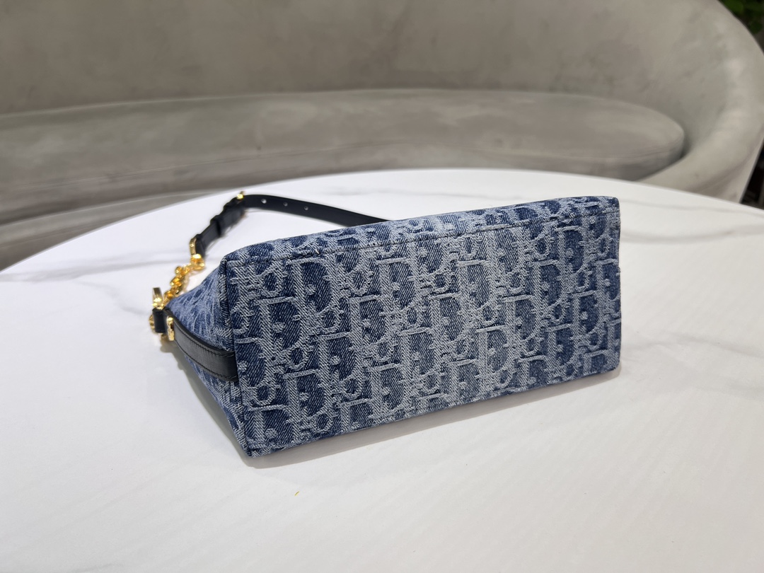 Bagsaaa D10rstar Hobo Bag with Chain Blue Denim D10r Oblique Jacquard - 28.5 x 14.5 x 10 cm