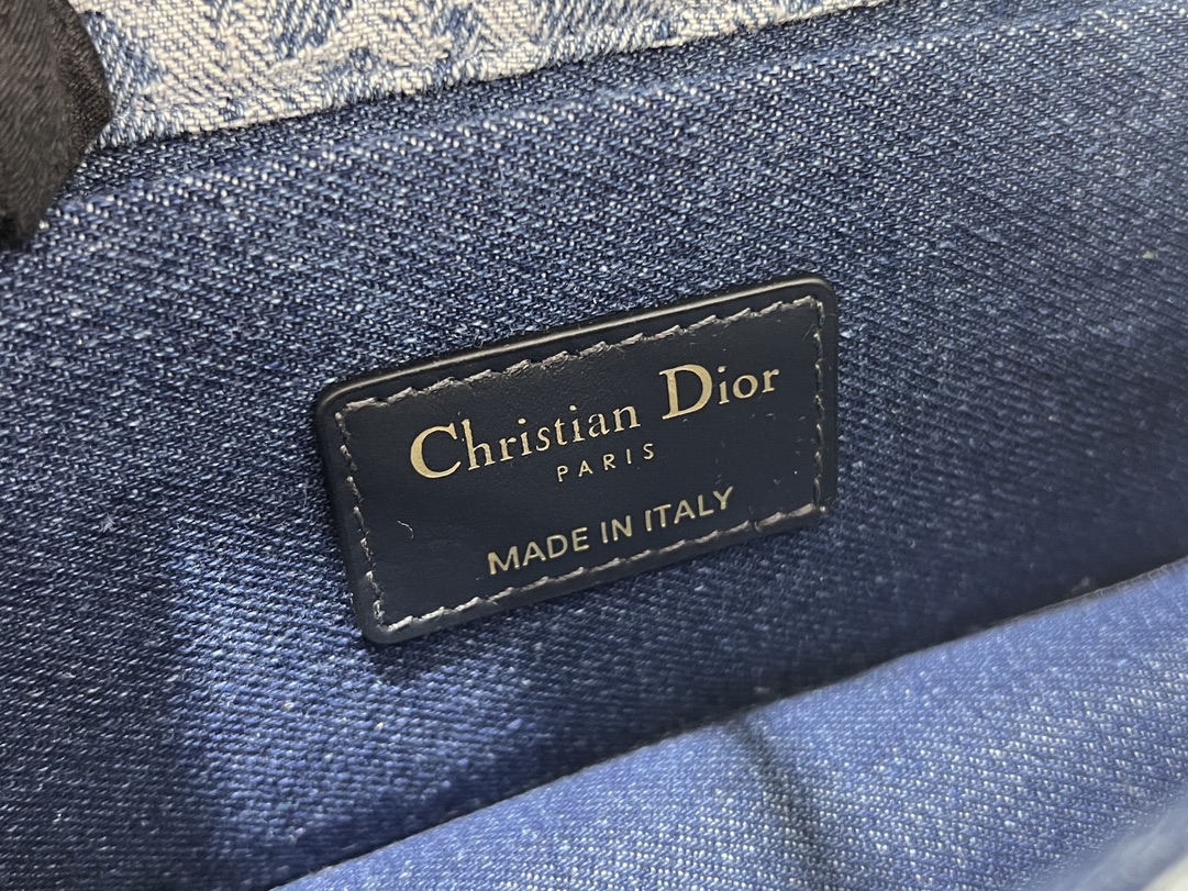 Bagsaaa D10r 30 Montaigne East-West Bag with Chain Blue Denim D10r Oblique Jacquard - 21 x 12 x 6 cm