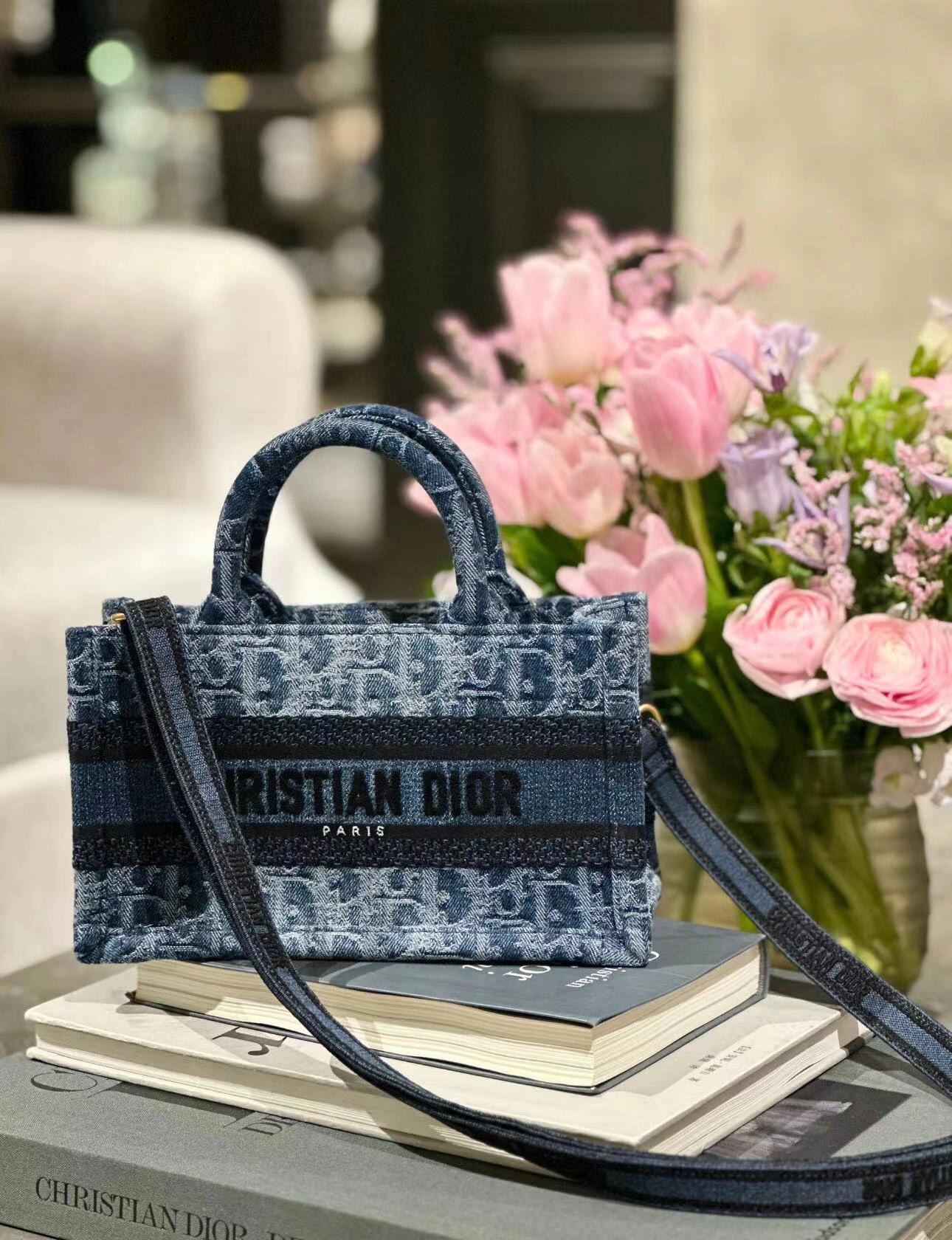 Bagsaaa Mini D10r Book Tote Blue Denim D10r Oblique Jacquard - 21.5 x 13 x 7.5 cm