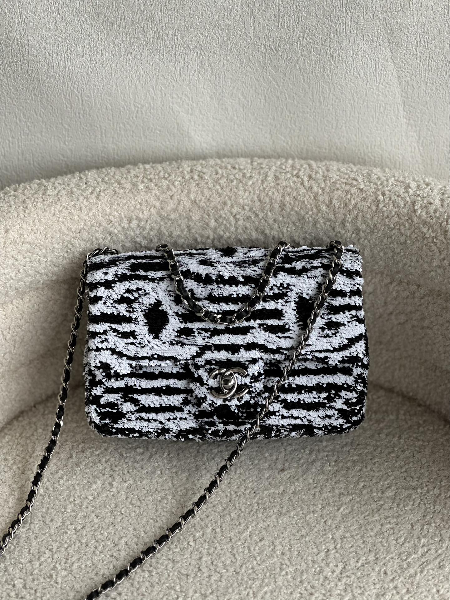 Bagsaaa Ch**el Clutch Sequins Black & White AS4561 - 14 × 21 × 8 cm