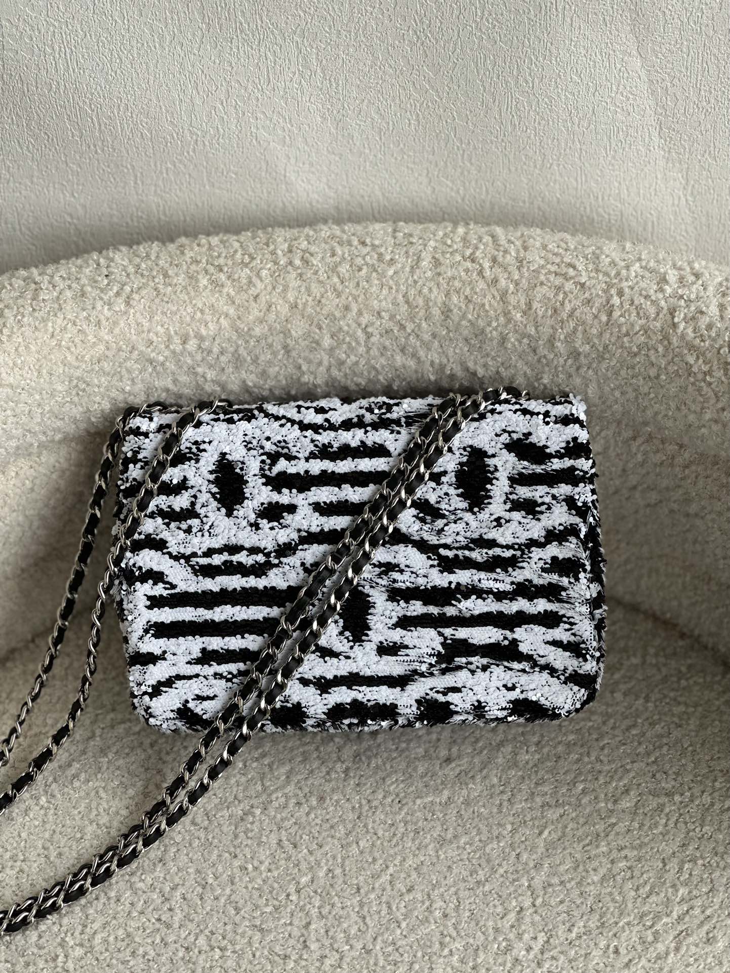 Bagsaaa Ch**el Clutch Sequins Black & White AS4561 - 14 × 21 × 8 cm