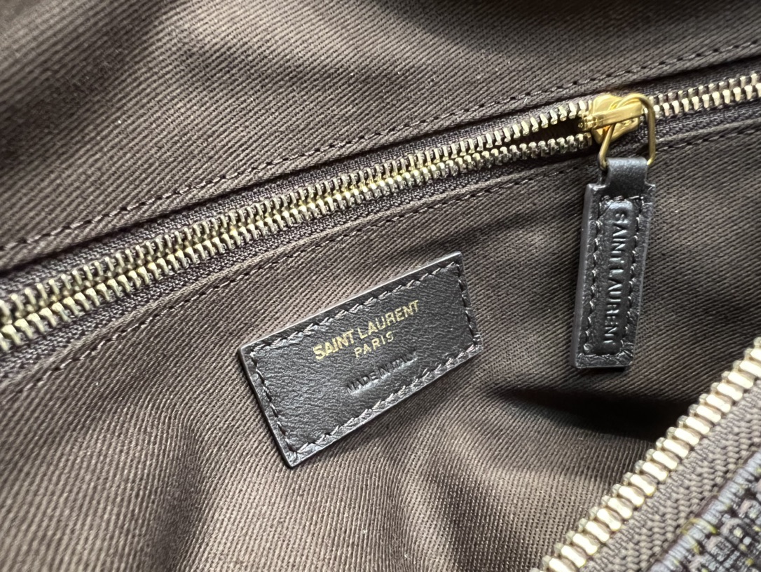 Bagsaaa Y51 Le Monogramme Crossbody Bag In Cassandre Canvas And Smooth Leather 667490 - 23/26 X 14 X 14.5 CM