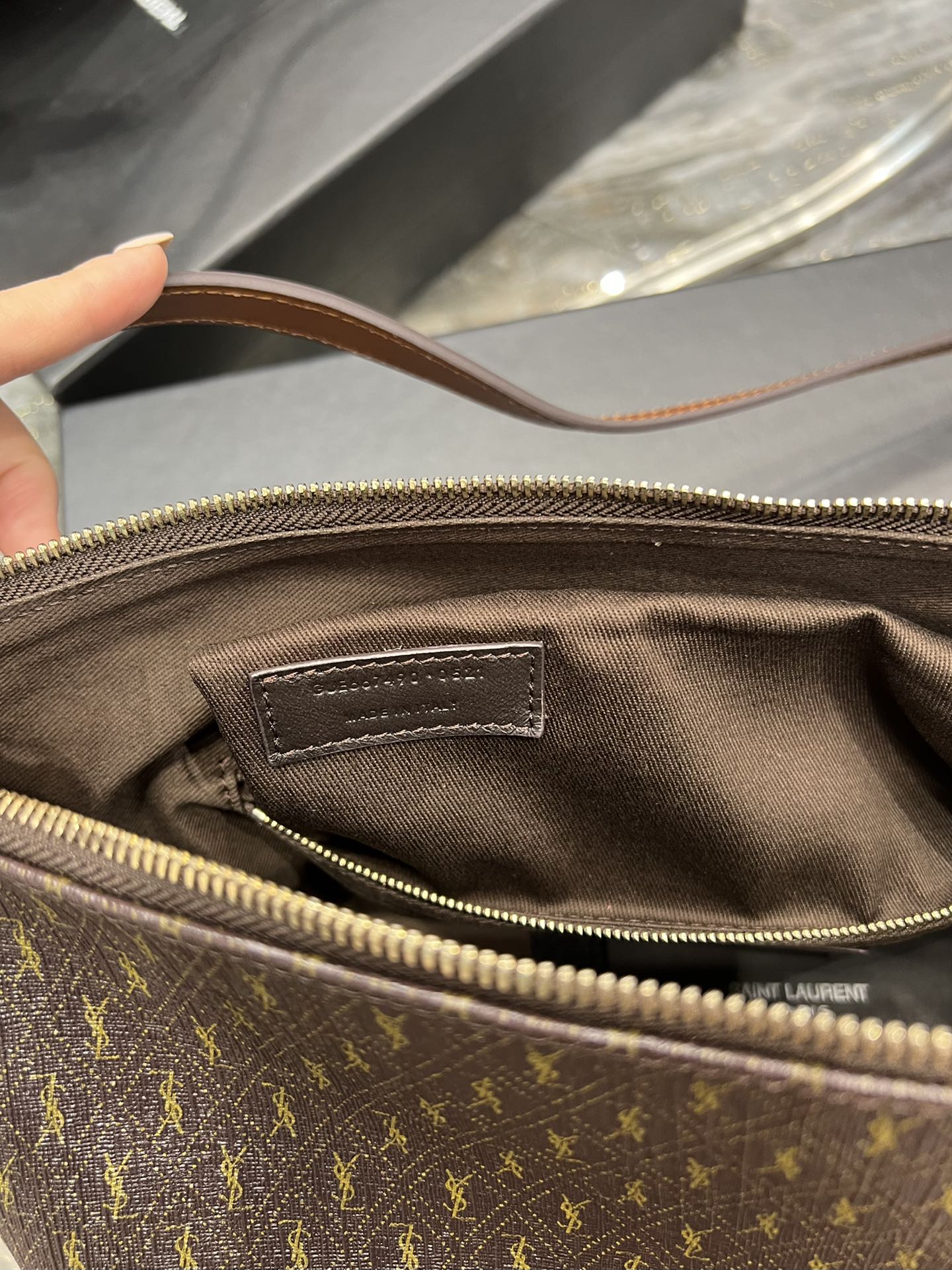 Bagsaaa Y51 Le Monogramme Crossbody Bag In Cassandre Canvas And Smooth Leather 667490 - 23/26 X 14 X 14.5 CM