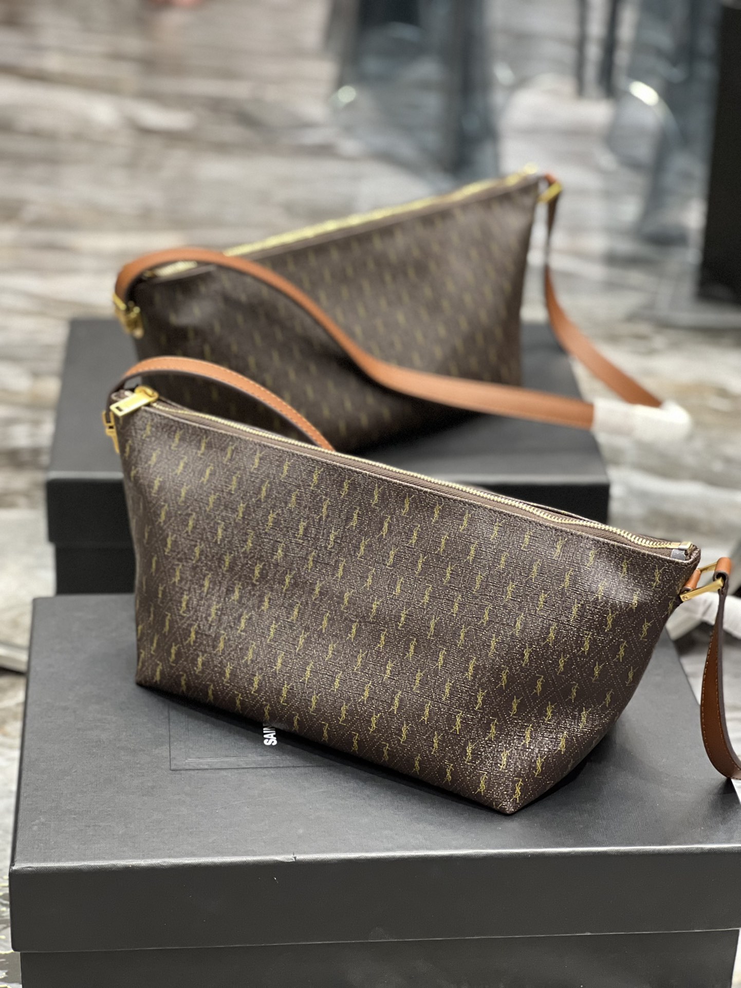Bagsaaa Y51 Le Monogramme Crossbody Bag In Cassandre Canvas And Smooth Leather 667490 - 23/26 X 14 X 14.5 CM