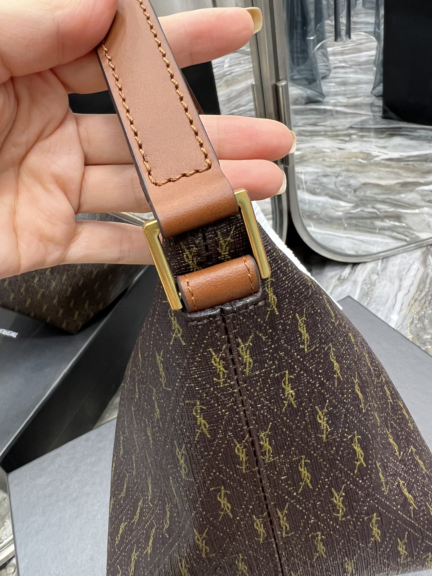 Bagsaaa Y51 Le Monogramme Crossbody Bag In Cassandre Canvas And Smooth Leather 667490 - 23/26 X 14 X 14.5 CM