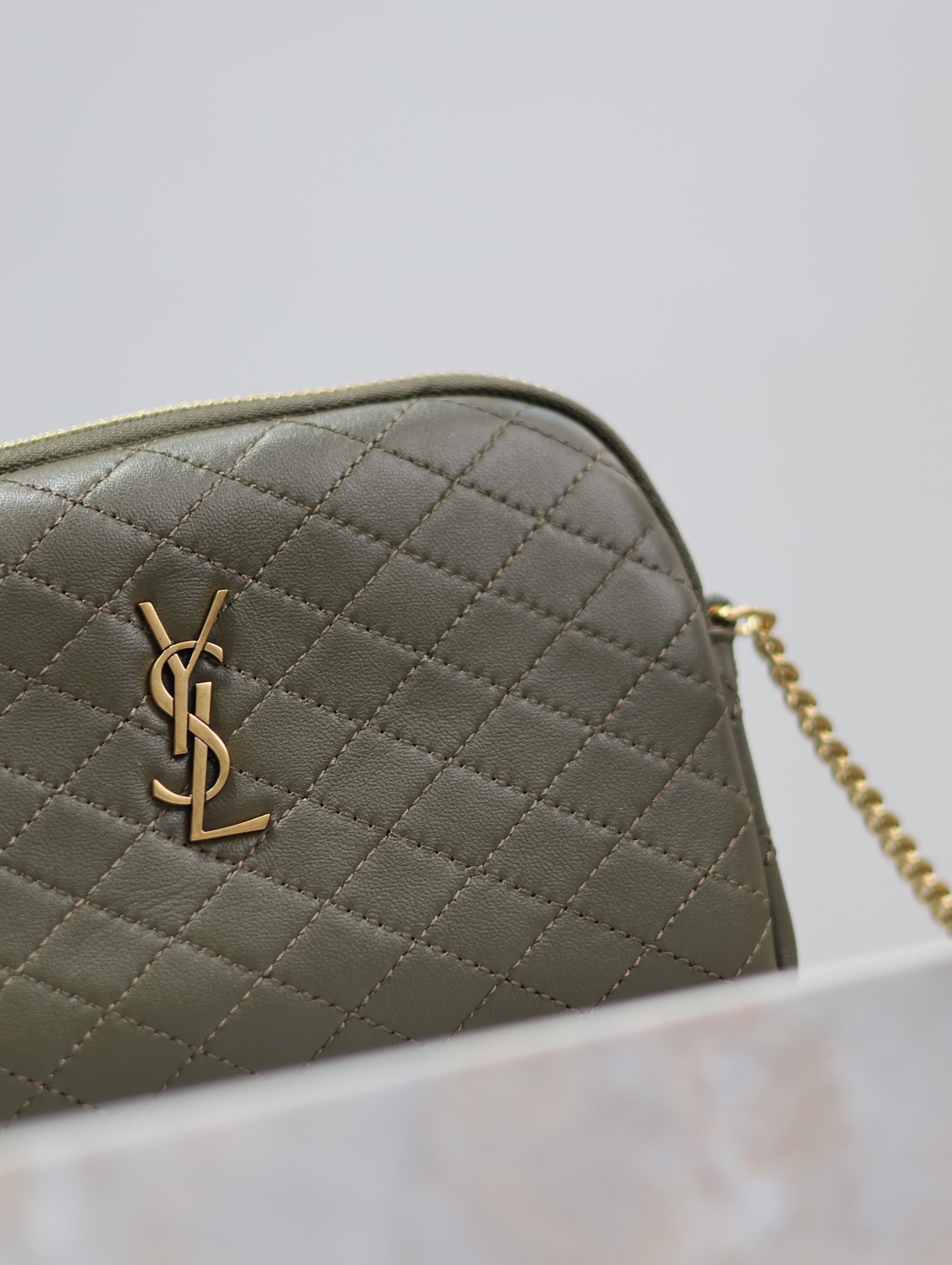 Bagsaaa Y51 Gaby Zipped Pouch In Quilted Lambskin 733667 Dark Green - 18 X 13 X 3,5 CM