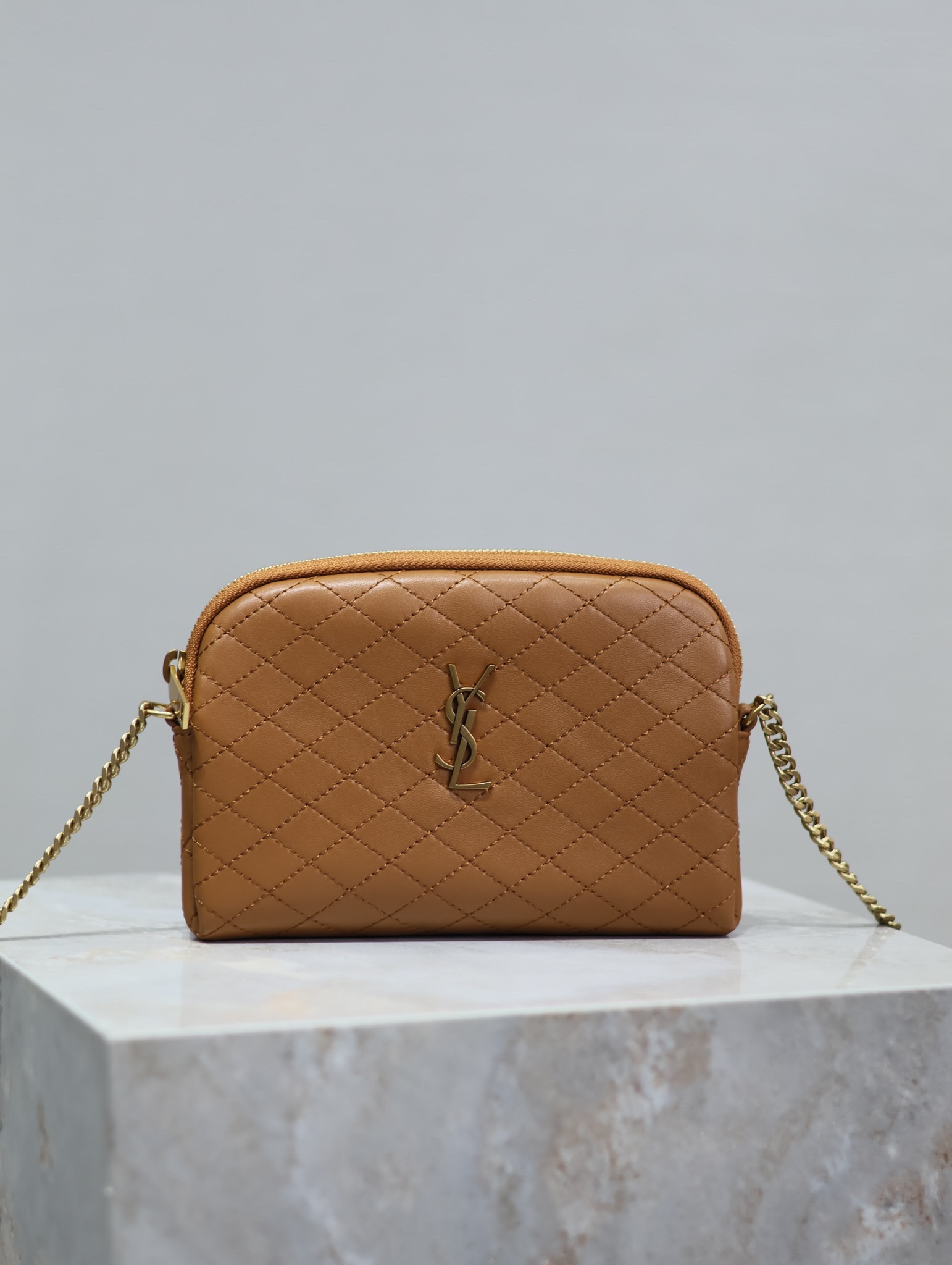 Bagsaaa Y51 Gaby Zipped Pouch In Quilted Lambskin 733667 Brown - 18 X 13 X 3,5 CM