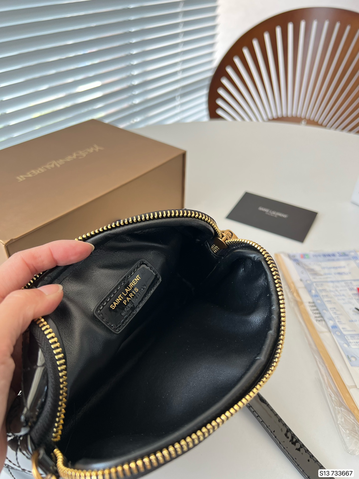 Bagsaaa Y51 Gaby Zipped Pouch In Quilted Patent 733667 Black - 18 X 13 X 3,5 CM