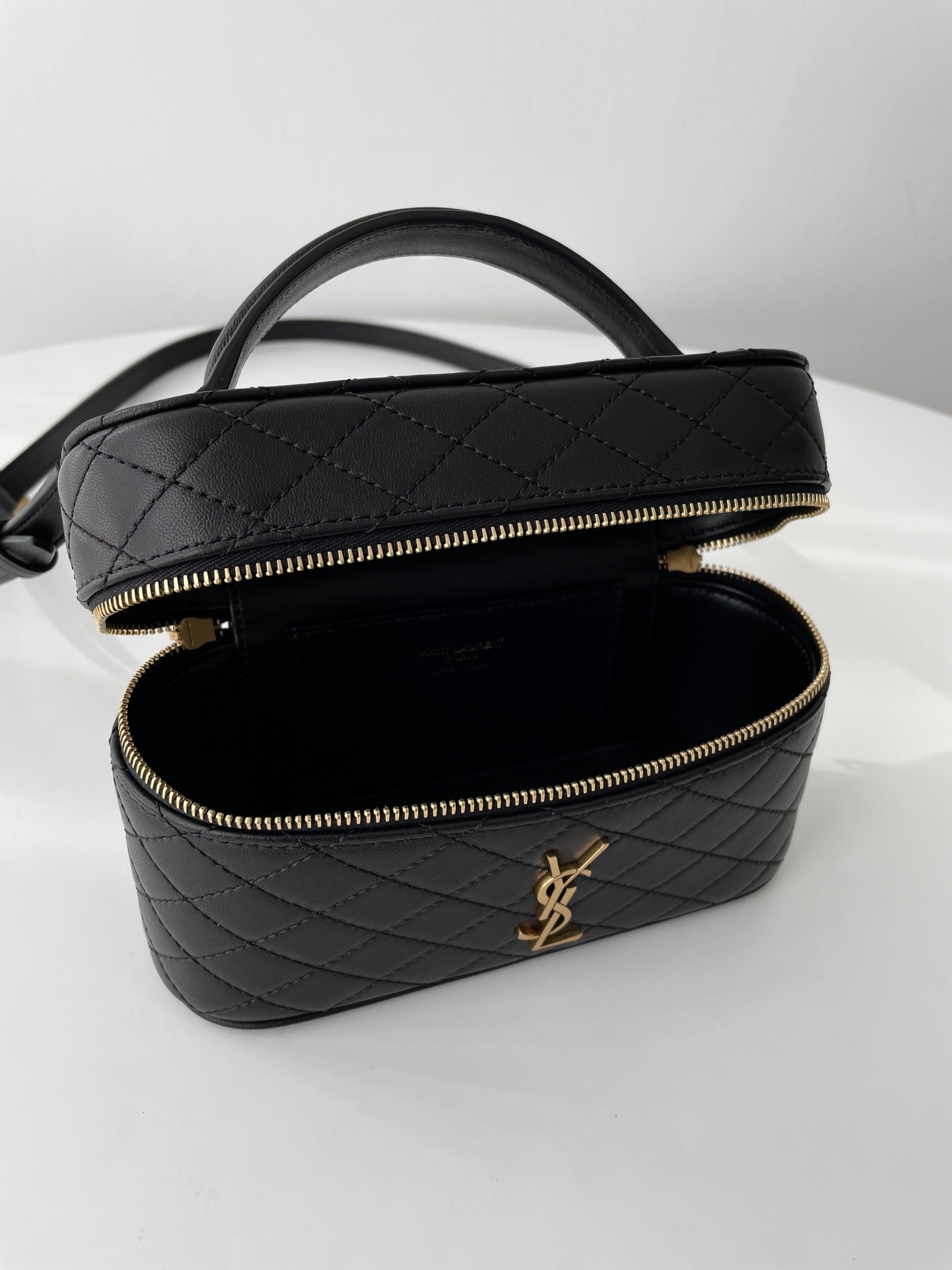 Bagsaaa Y51 Gaby Vanity Bag In Lambskin 766731 Black - 18 X 11 X 6.5 CM