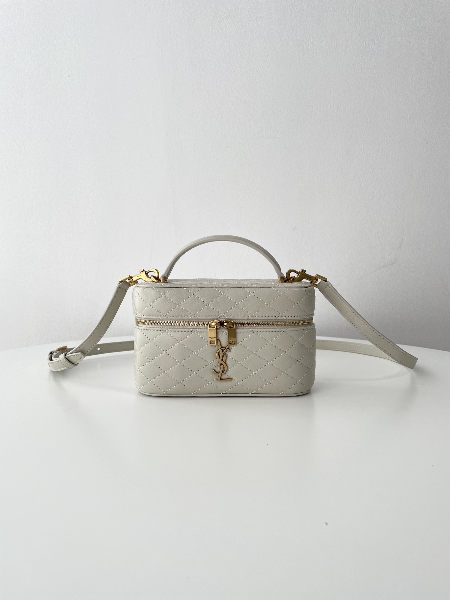 Bagsaaa Y51 Gaby Vanity Bag In Lambskin 766731 Cream - 18 X 11 X 6.5 CM