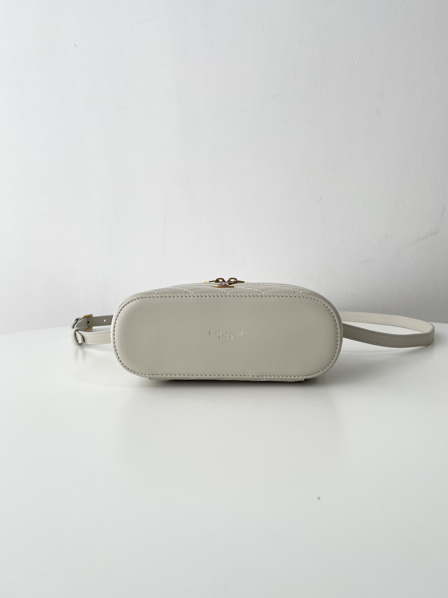 Bagsaaa Y51 Gaby Vanity Bag In Lambskin 766731 Cream - 18 X 11 X 6.5 CM