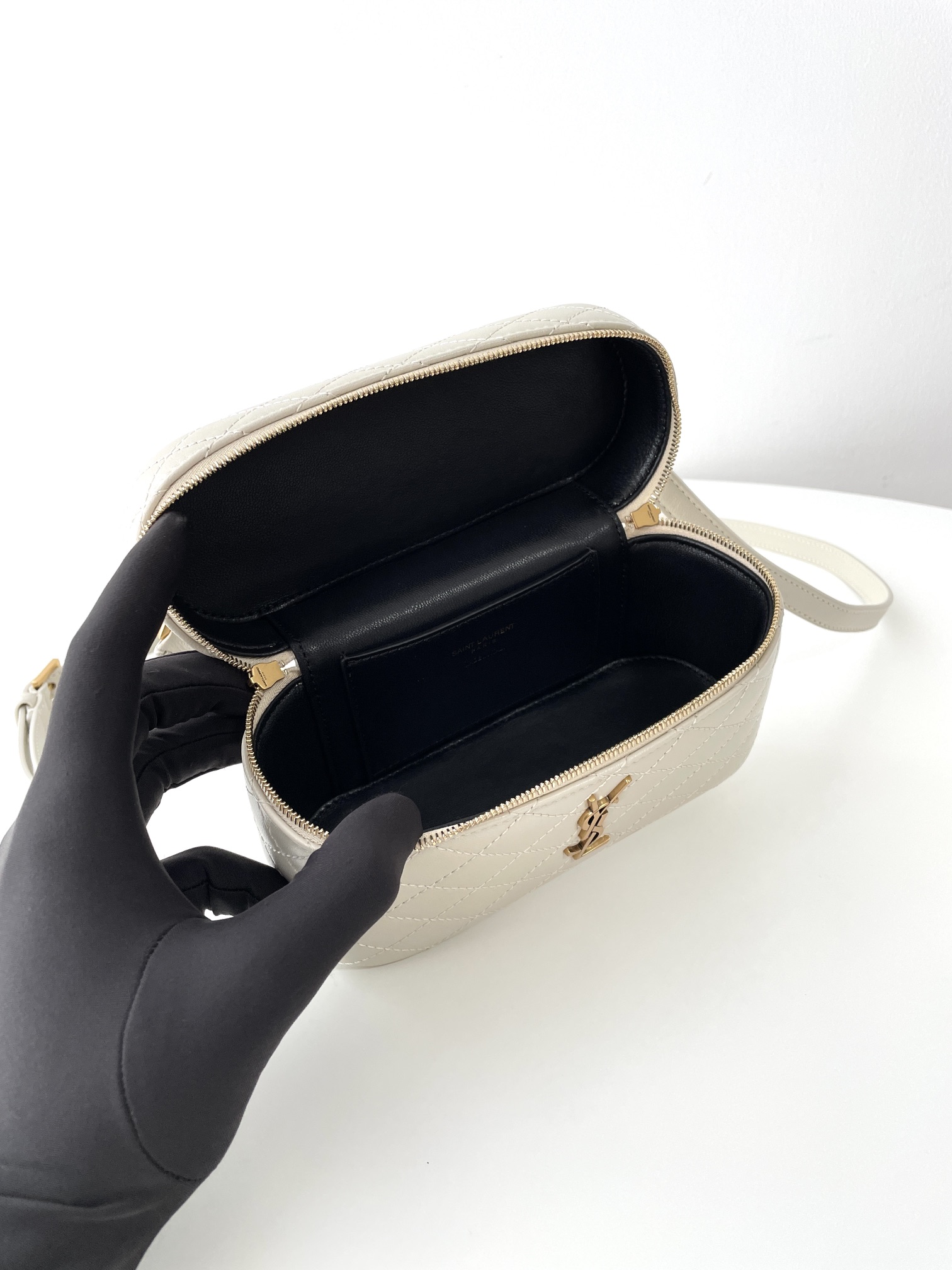 Bagsaaa Y51 Gaby Vanity Bag In Lambskin 766731 Cream - 18 X 11 X 6.5 CM