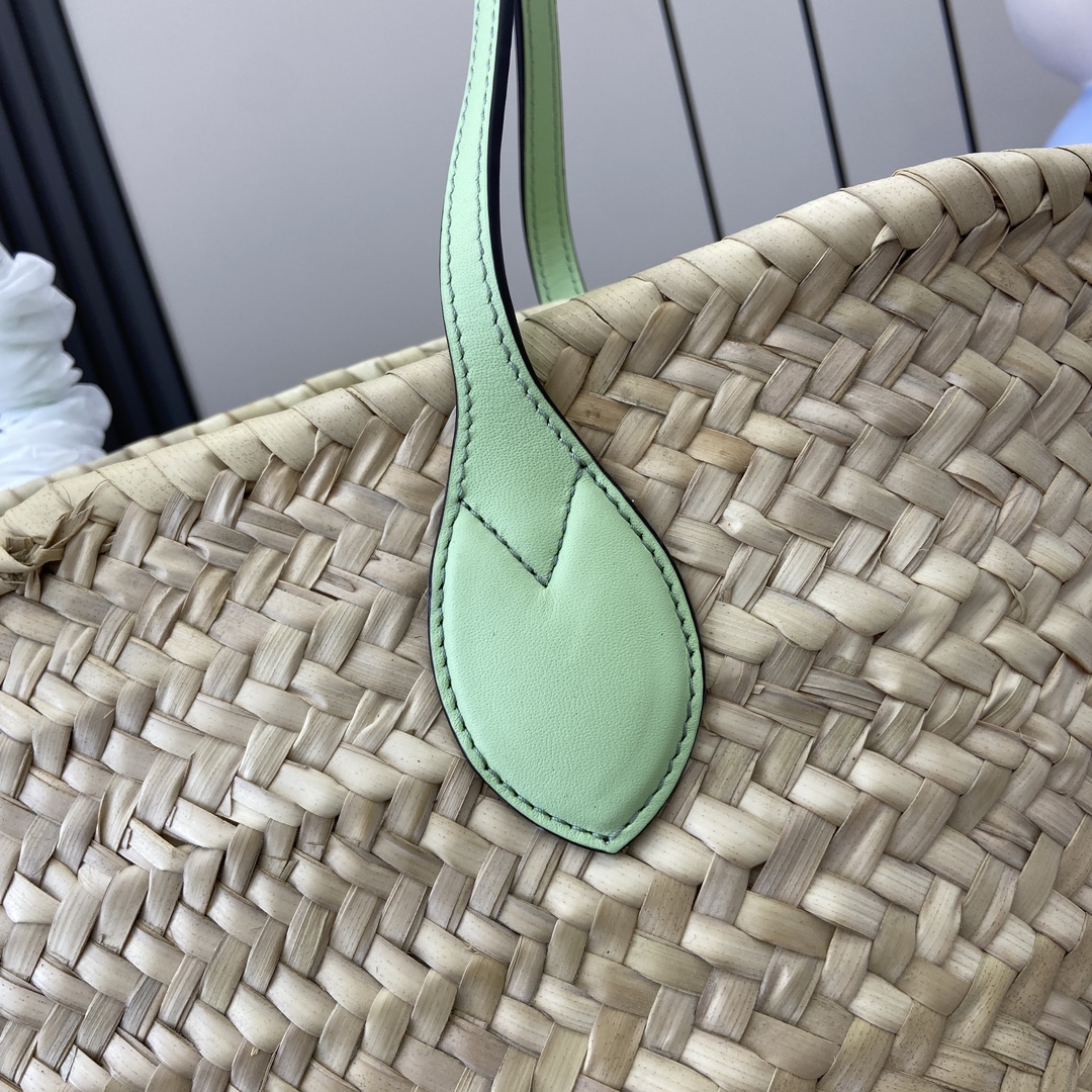 Bagsaaa Gvc*1 Small Straw Tote With Gvc*1 Logo ‎779524 Pale Green - 26 x 22.5 x 18 cm