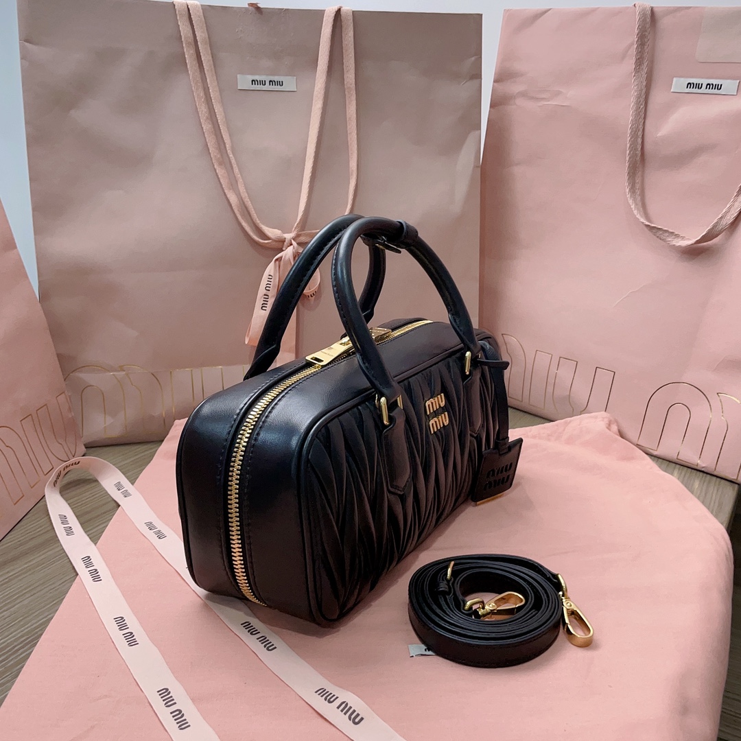Bagsaaa M1um1u Arcadie Matelassé Nappa Leather Bag Black - 12*27*9 cm
