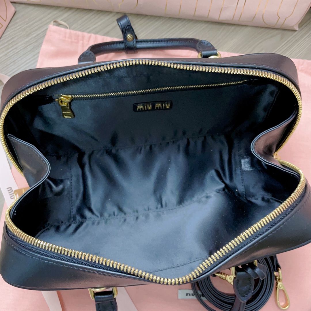 Bagsaaa M1um1u Arcadie Matelassé Nappa Leather Bag Black - 12*27*9 cm
