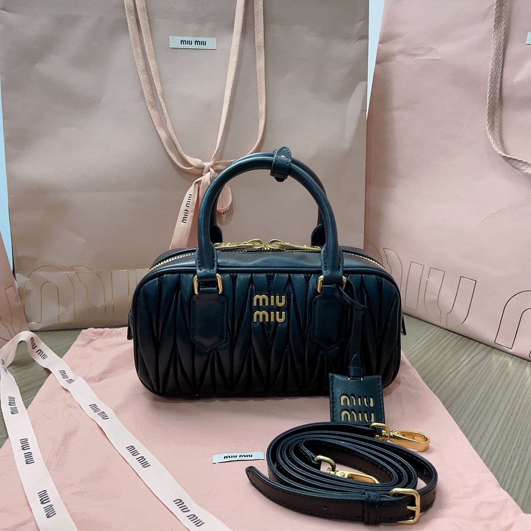 Bagsaaa M1um1u Arcadie Matelassé Nappa Leather Bag Black - 10.5*22*7.5 cm