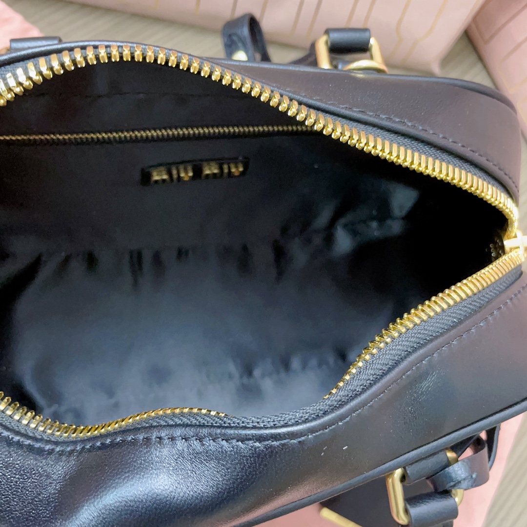 Bagsaaa M1um1u Arcadie Matelassé Nappa Leather Bag Black - 10.5*22*7.5 cm