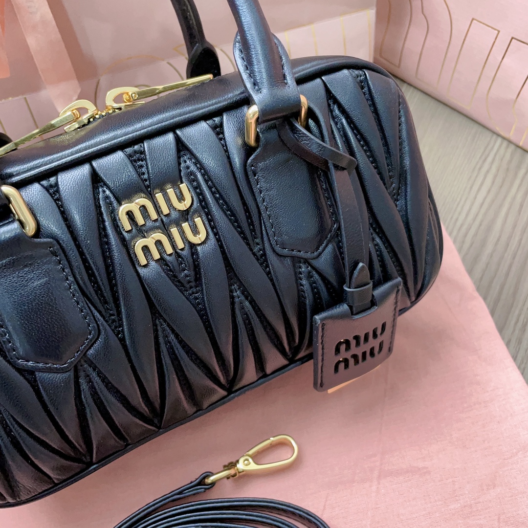 Bagsaaa M1um1u Arcadie Matelassé Nappa Leather Bag Black - 10.5*22*7.5 cm