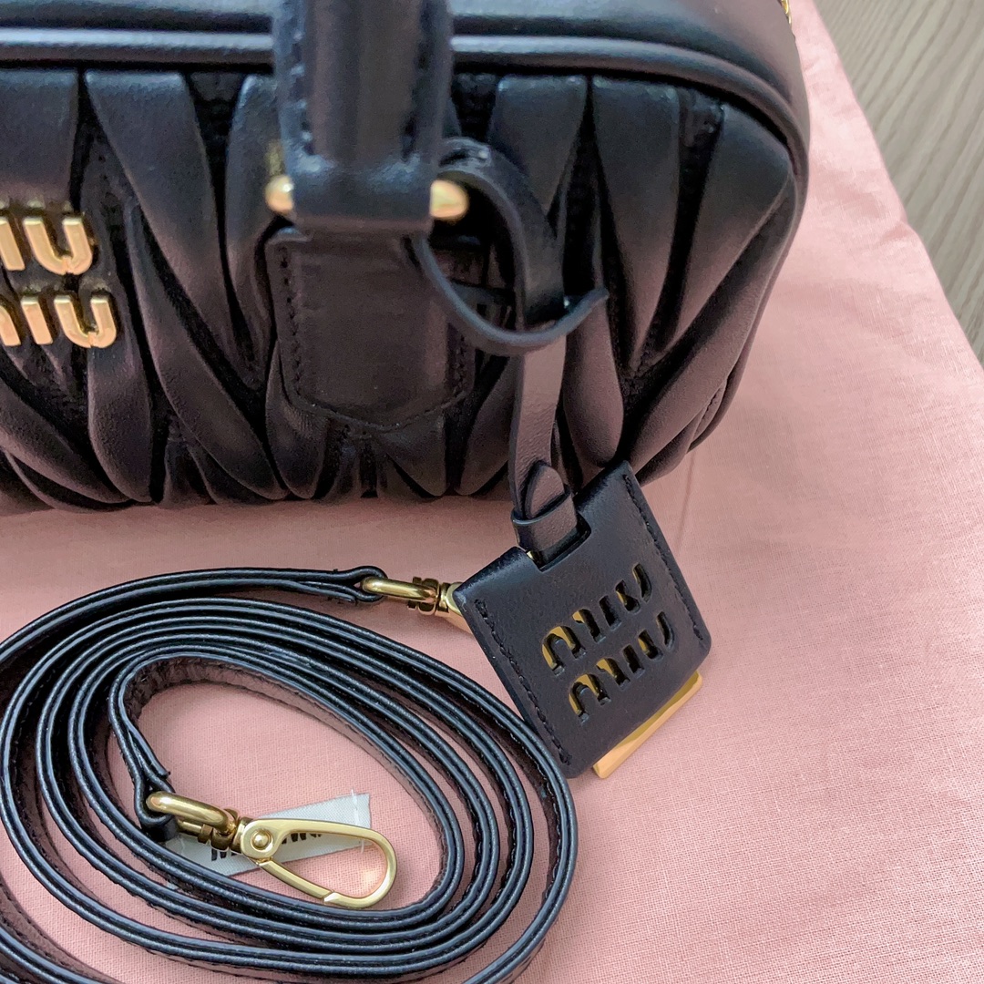 Bagsaaa M1um1u Arcadie Matelassé Nappa Leather Bag Black - 10.5*22*7.5 cm