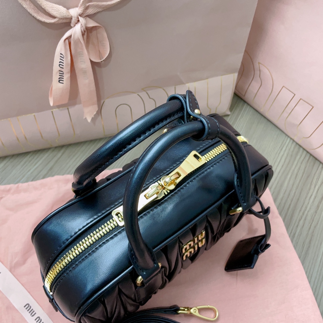 Bagsaaa M1um1u Arcadie Matelassé Nappa Leather Bag Black - 10.5*22*7.5 cm