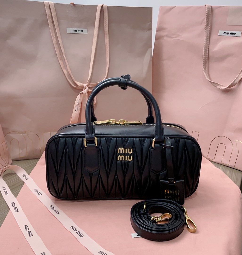 Bagsaaa M1um1u Arcadie Matelassé Nappa Leather Bag Black - 12*27*9 cm