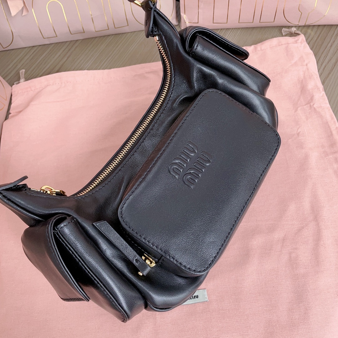 Bagsaaa M1um1u Nappa Leather Pocket Bag Black - 21x6x12 cm