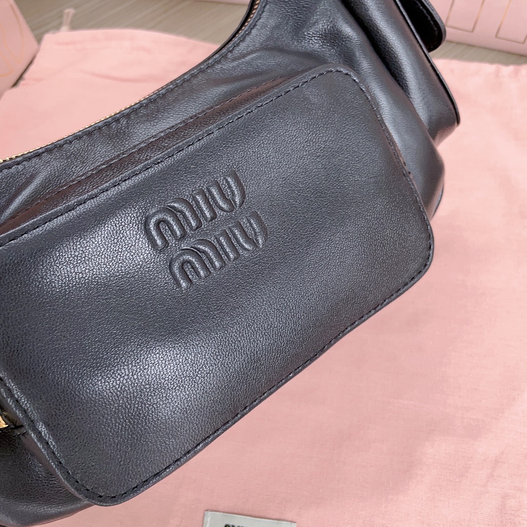 Bagsaaa M1um1u Nappa Leather Pocket Bag Black - 21x6x12 cm