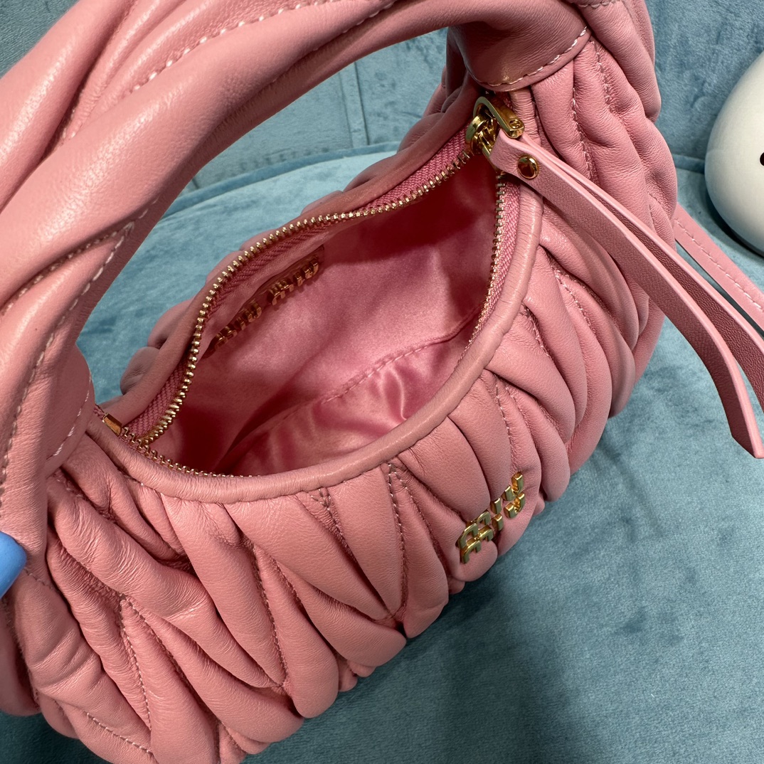 Bagsaaa M1um1u Wander Matelassé Nappa Leather Hobo Mini-bag Pink - 14x17.5x5.5 cm