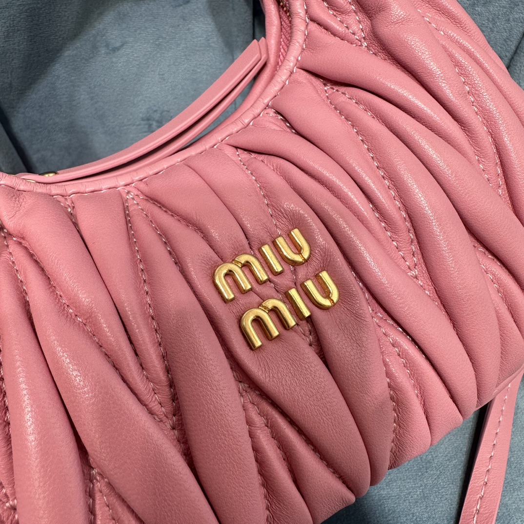Bagsaaa M1um1u Wander Matelassé Nappa Leather Hobo Mini-bag Pink - 14x17.5x5.5 cm