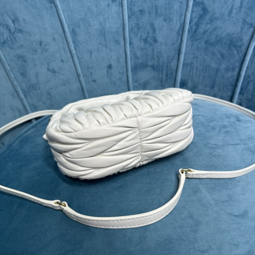 Bagsaaa M1um1u Wander Matelassé Nappa Leather Hobo Mini-bag White - 14x17.5x5.5 cm