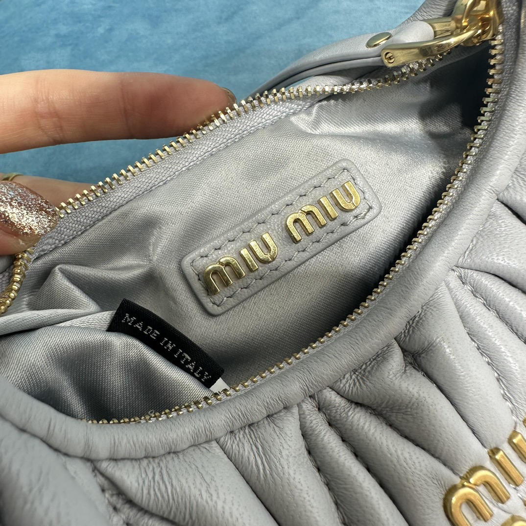 Bagsaaa M1um1u Wander Matelassé Nappa Leather Hobo Mini-bag Pearl Gray - 14x17.5x5.5 cm