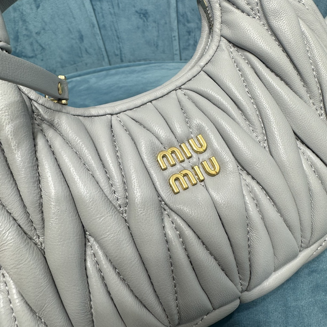 Bagsaaa M1um1u Wander Matelassé Nappa Leather Hobo Mini-bag Pearl Gray - 14x17.5x5.5 cm