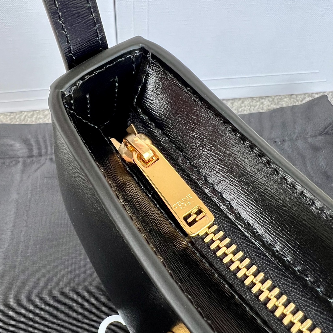 Bagsaaa Ce1i*e Medium Tilly Bag In Shiny Calfskin Black - 22 X 13.5 X 4 CM