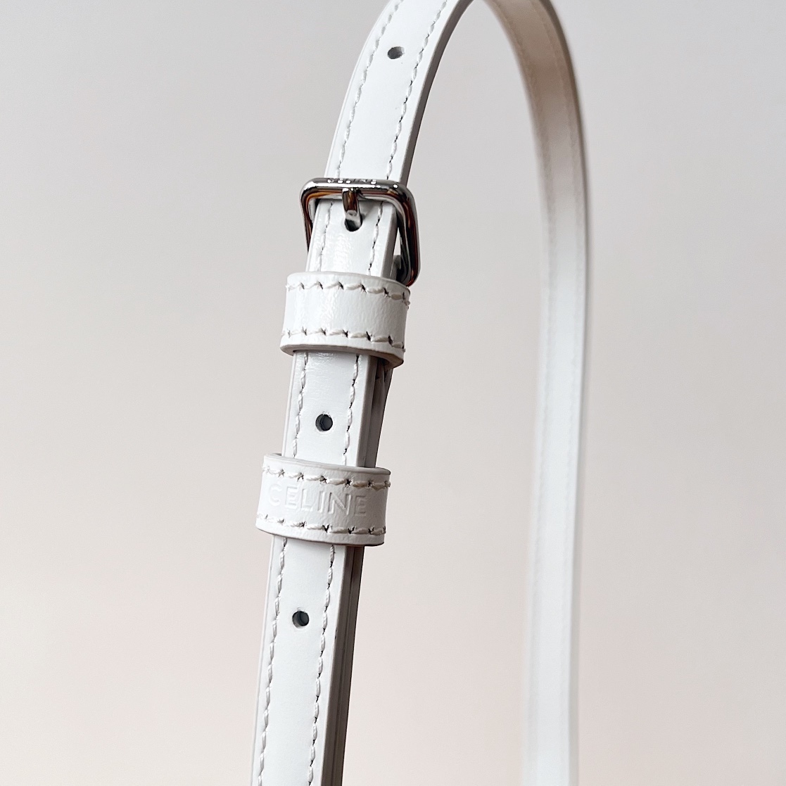Bagsaaa Ce1i*e Medium Tilly Bag In Shiny Calfskin White - 22 X 13.5 X 4 CM