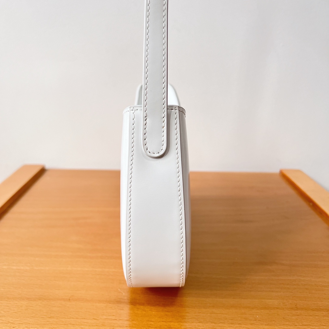 Bagsaaa Ce1i*e Medium Tilly Bag In Shiny Calfskin White - 22 X 13.5 X 4 CM