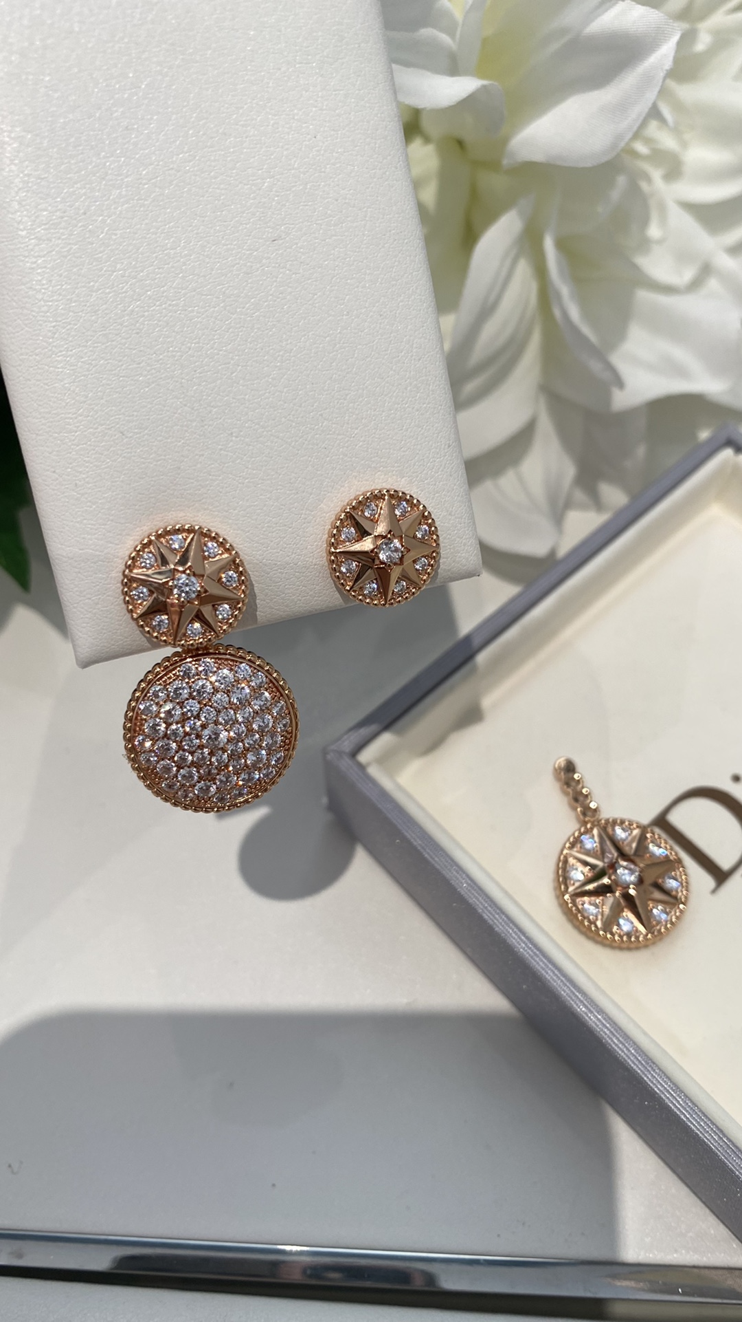 Bagsaaa D10r Rose des Vents Earrings Pink Gold and D1am0nds