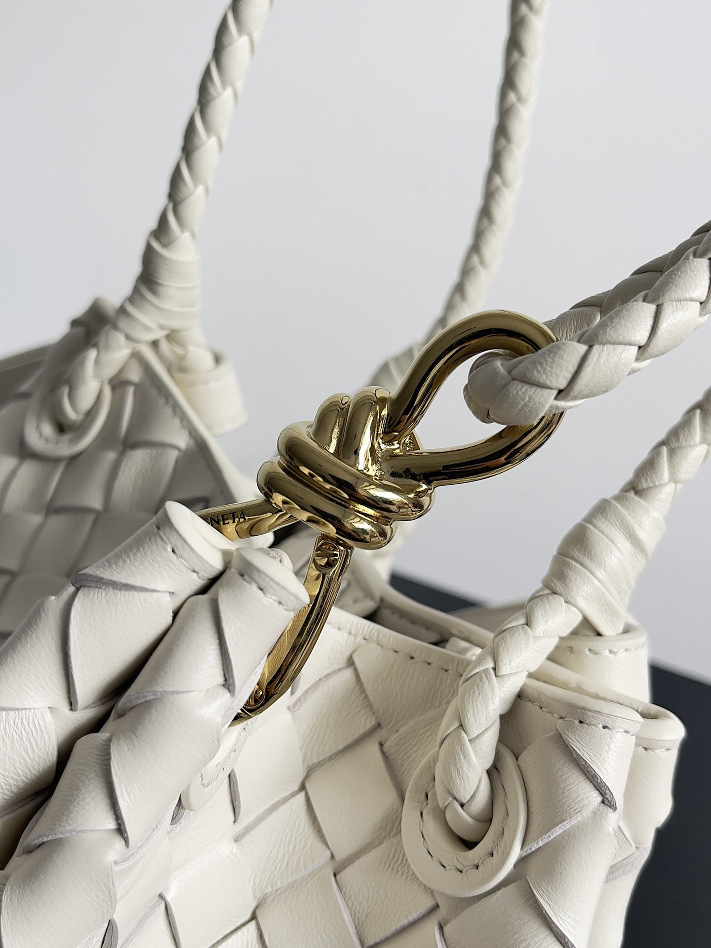 Bagsaaa B0tt*ga Ven*ta Small Parachute White - 21*17*16.5cm