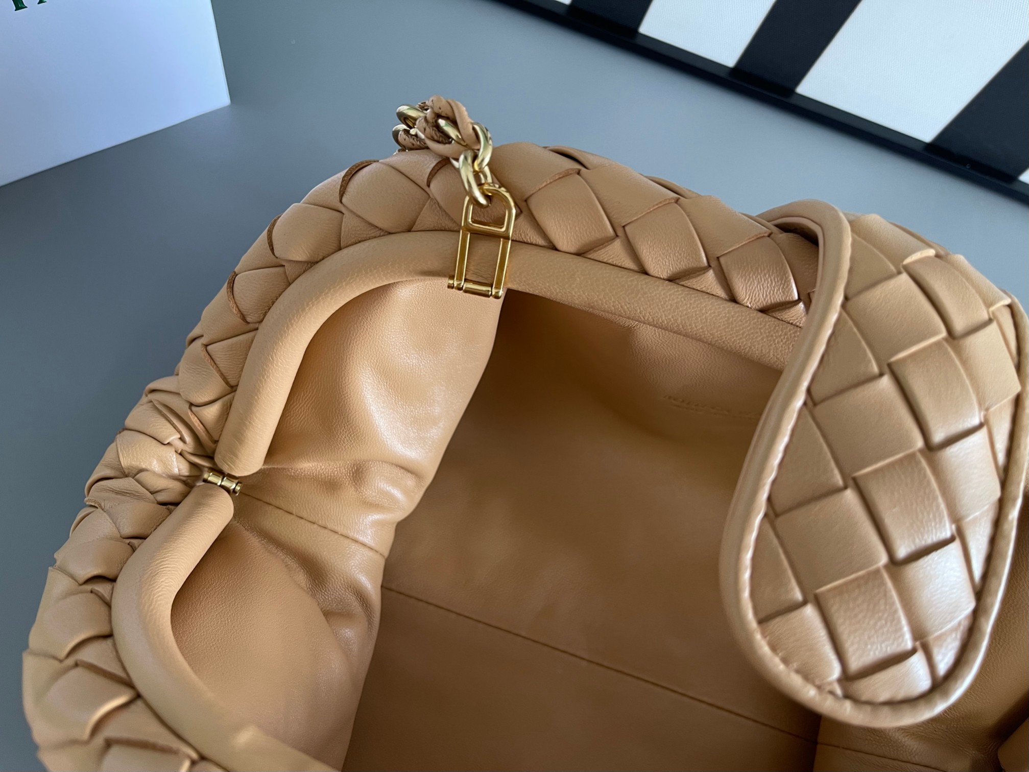 Bagsaaa B0tt*ga Ven*ta Teen Lauren 1980 With Chain Beige - 31.5*16*11cm