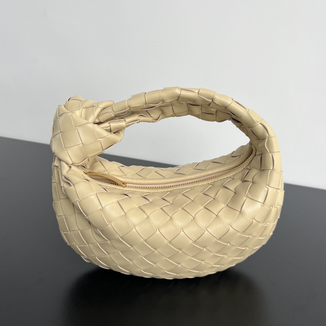 Bagsaaa B0tt*ga Ven*ta Mini Jodie Cream - 23x28x8 cm