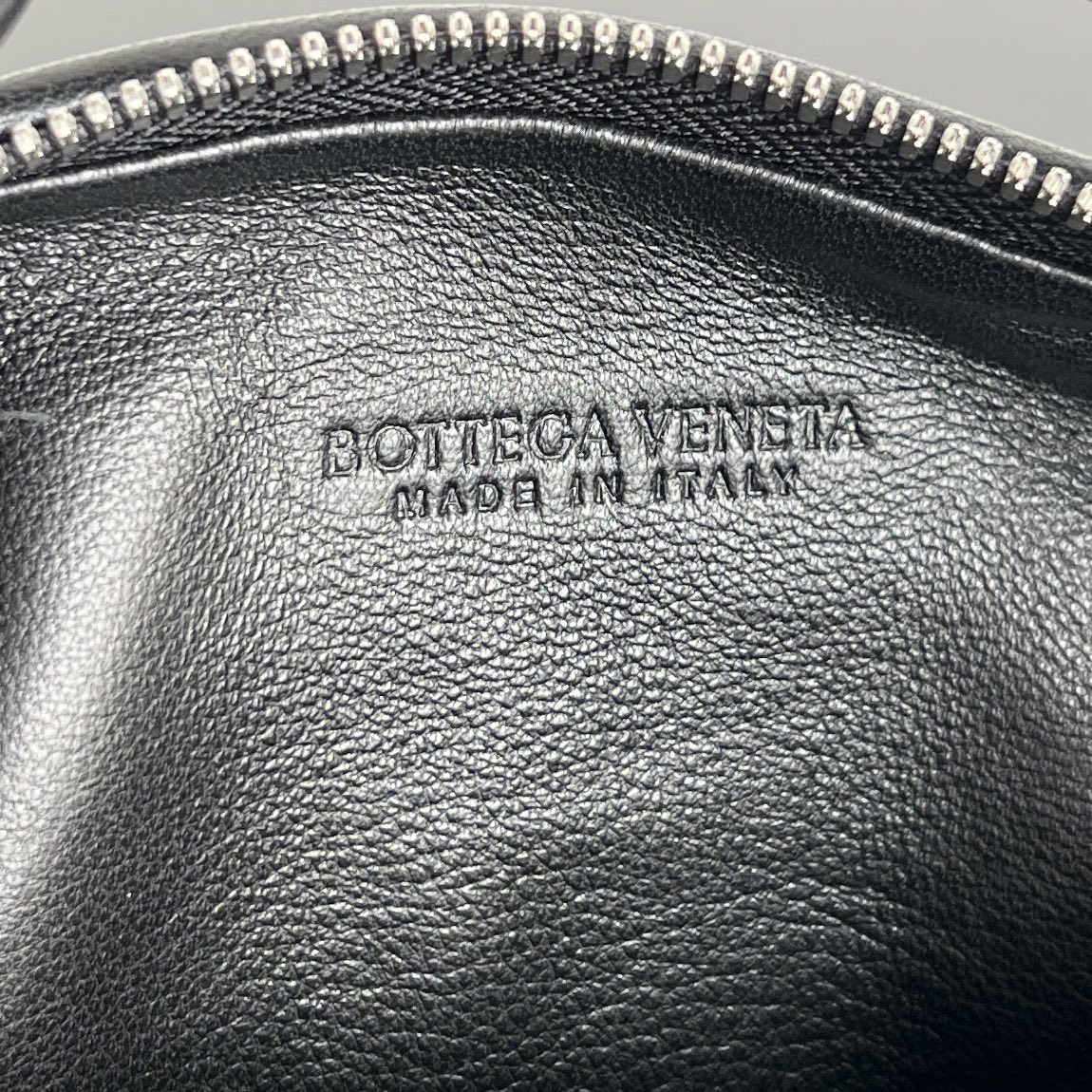 Bagsaaa B0tt*ga Ven*ta Mini Jodie Black - 23x28x8 cm
