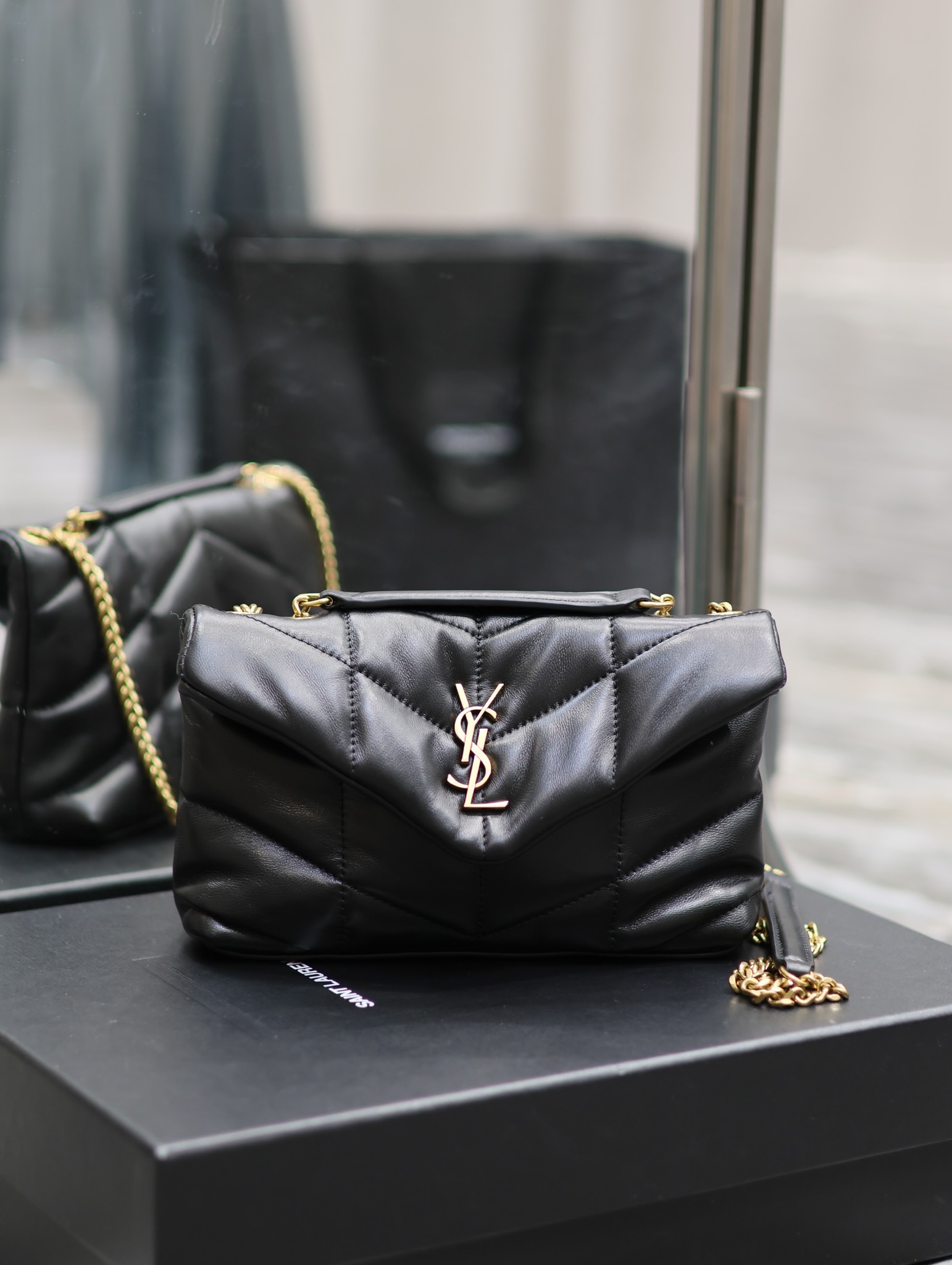 Bagsaaa Y51 Toy Puffer In Nappa Leather 759337 Black & Gold - 23 X 15.5 X 8.5 CM