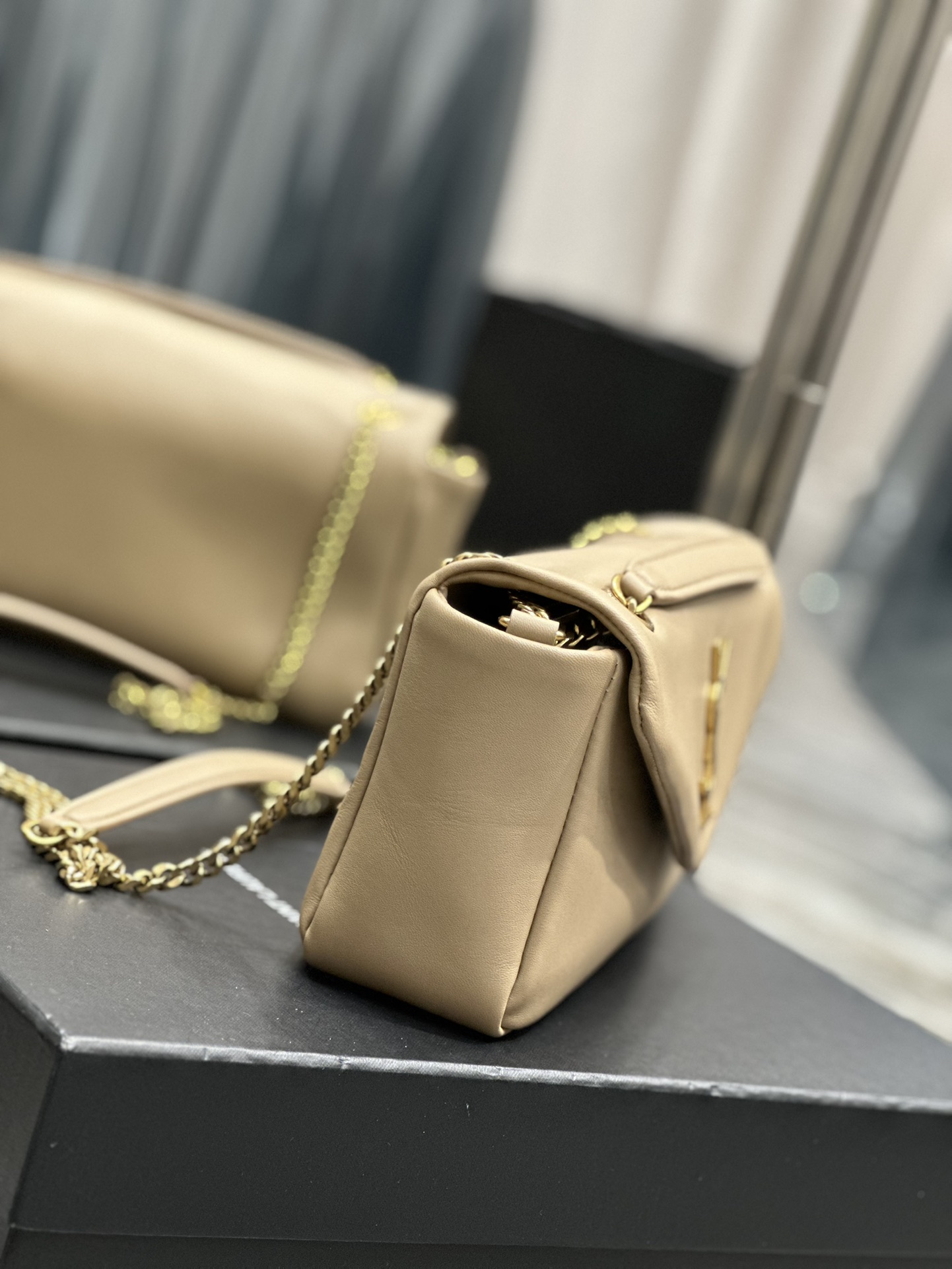 Bagsaaa Y51 Calypso Small In Plunged Lambskin 734153 Beige - 26×14×7cm