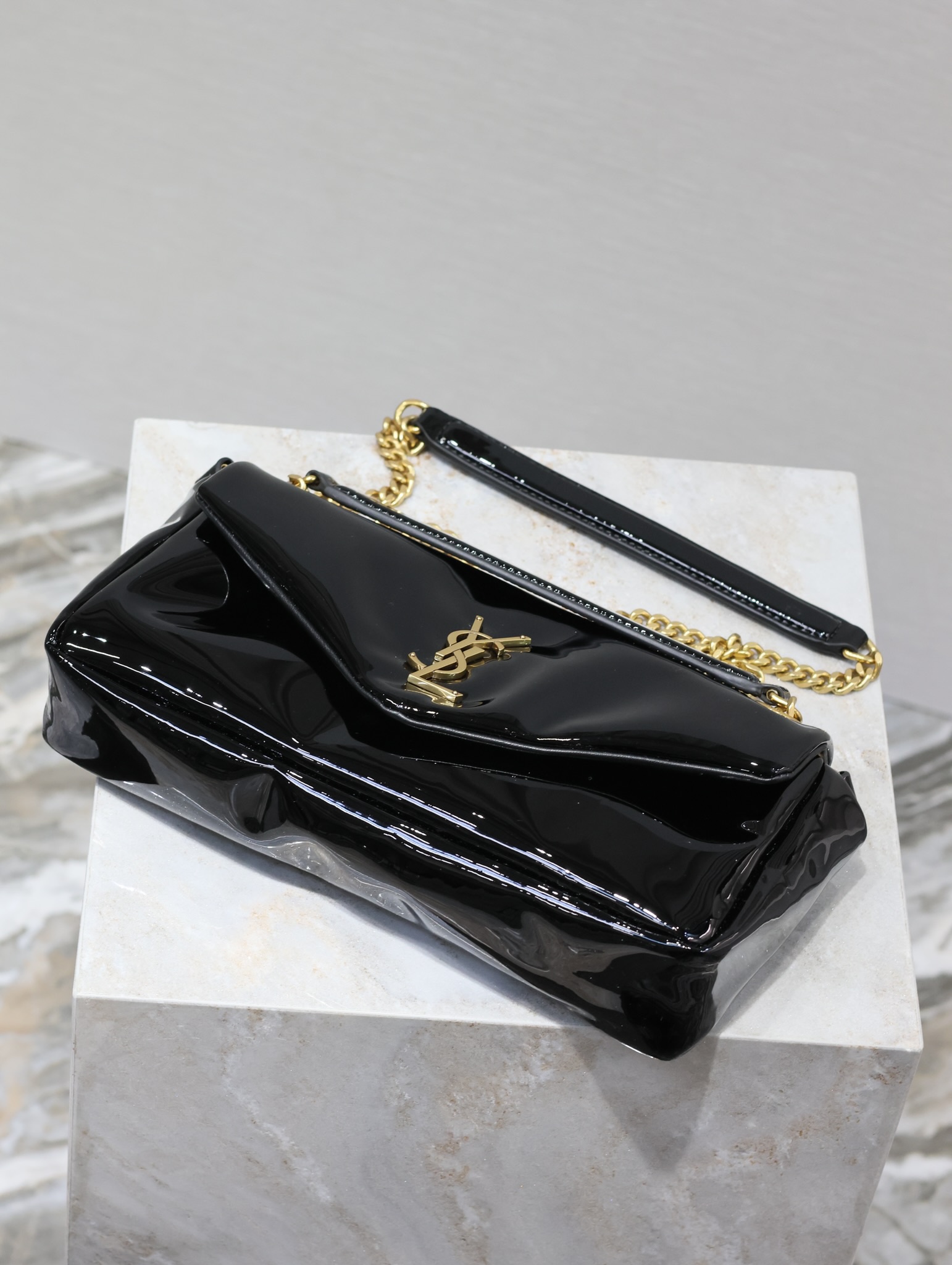 Bagsaaa Y51 Calypso Small In Patent Leather 734153 Black - 26×14×7cm