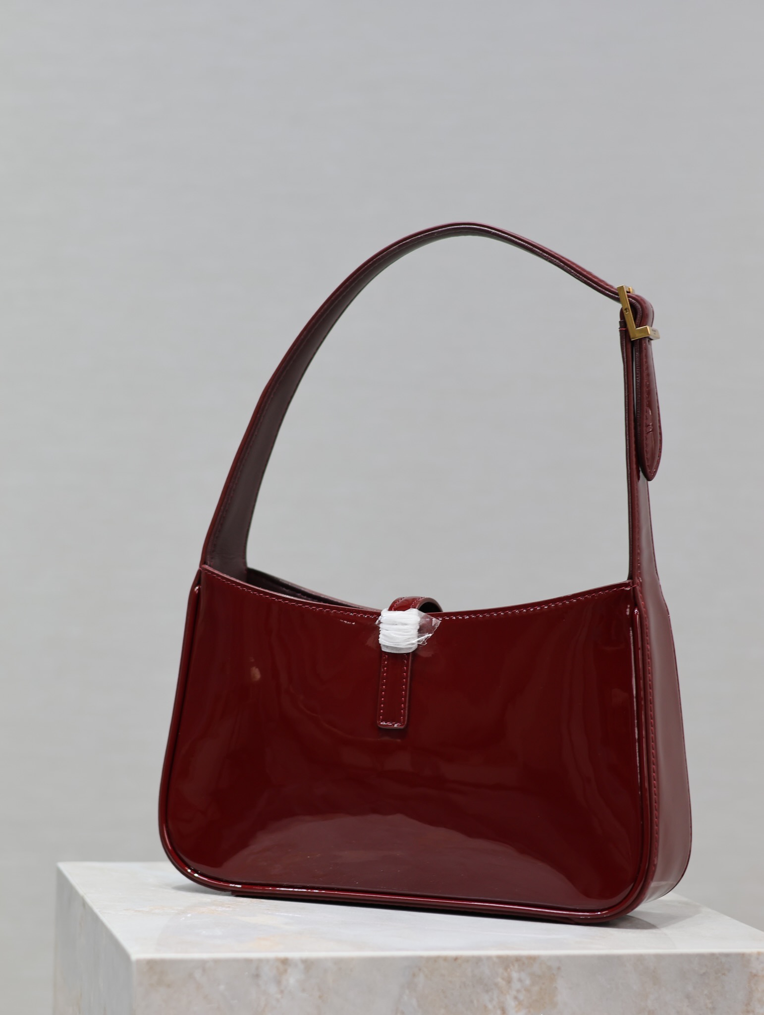 Bagsaaa Y51 Le 5 À 7 In Patent Leather Red 657228 - 23 X 16 X 6.5 CM